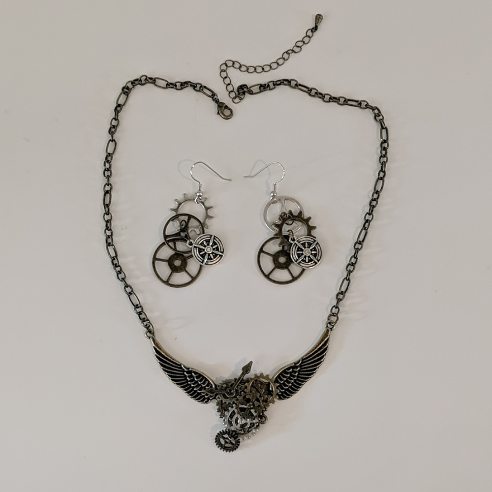 Steampunk costume jewelry & goggles